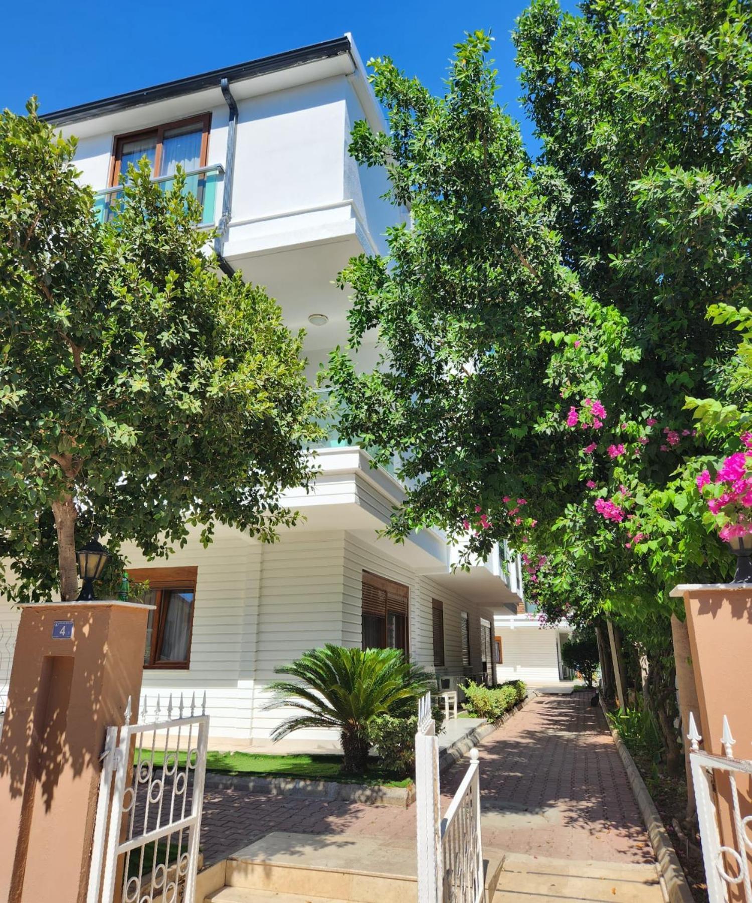 Lara Breeze Homes Apartament *