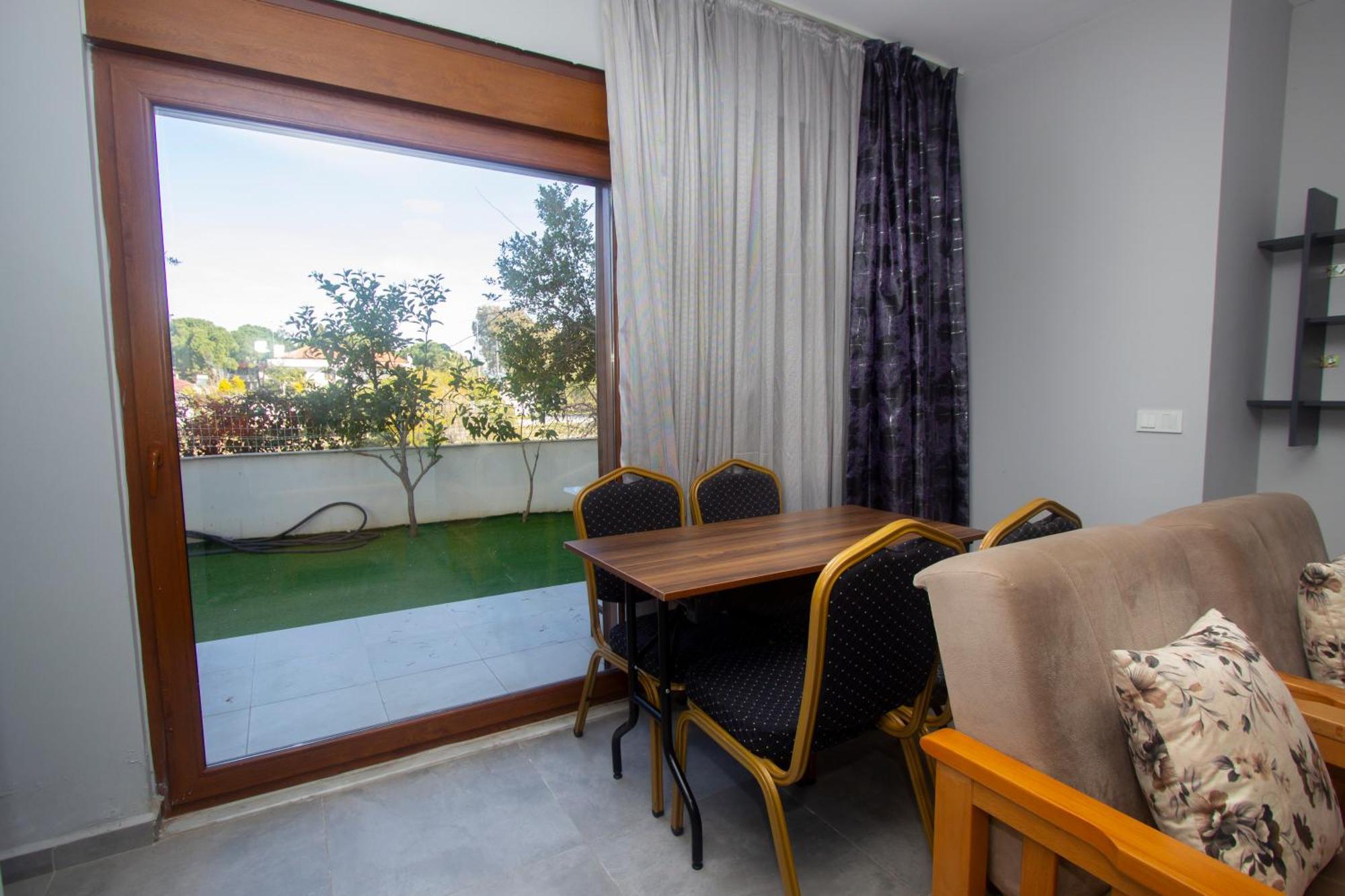 Lara Breeze Homes Апартаменти *