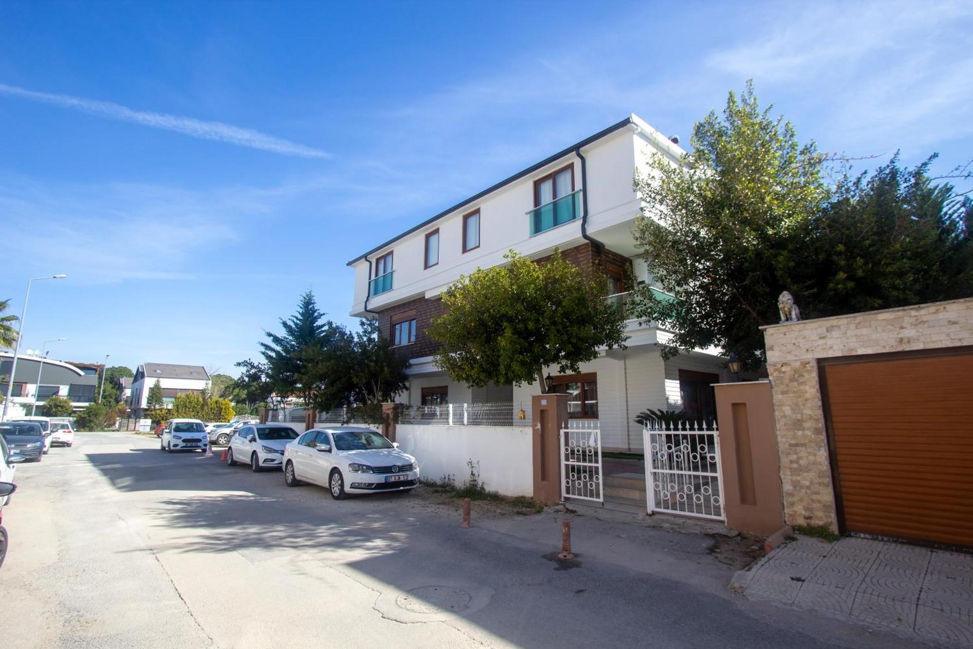 Lara Breeze Homes Апартаменти